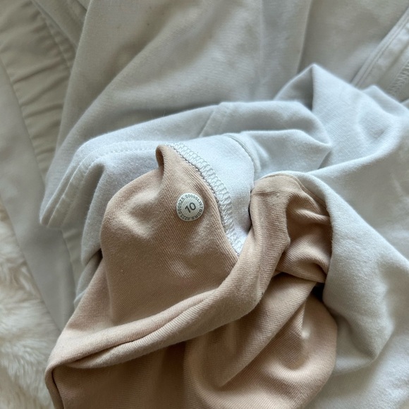 lululemon Women's Athletic White Shorts 10 - Picture 4 of 4